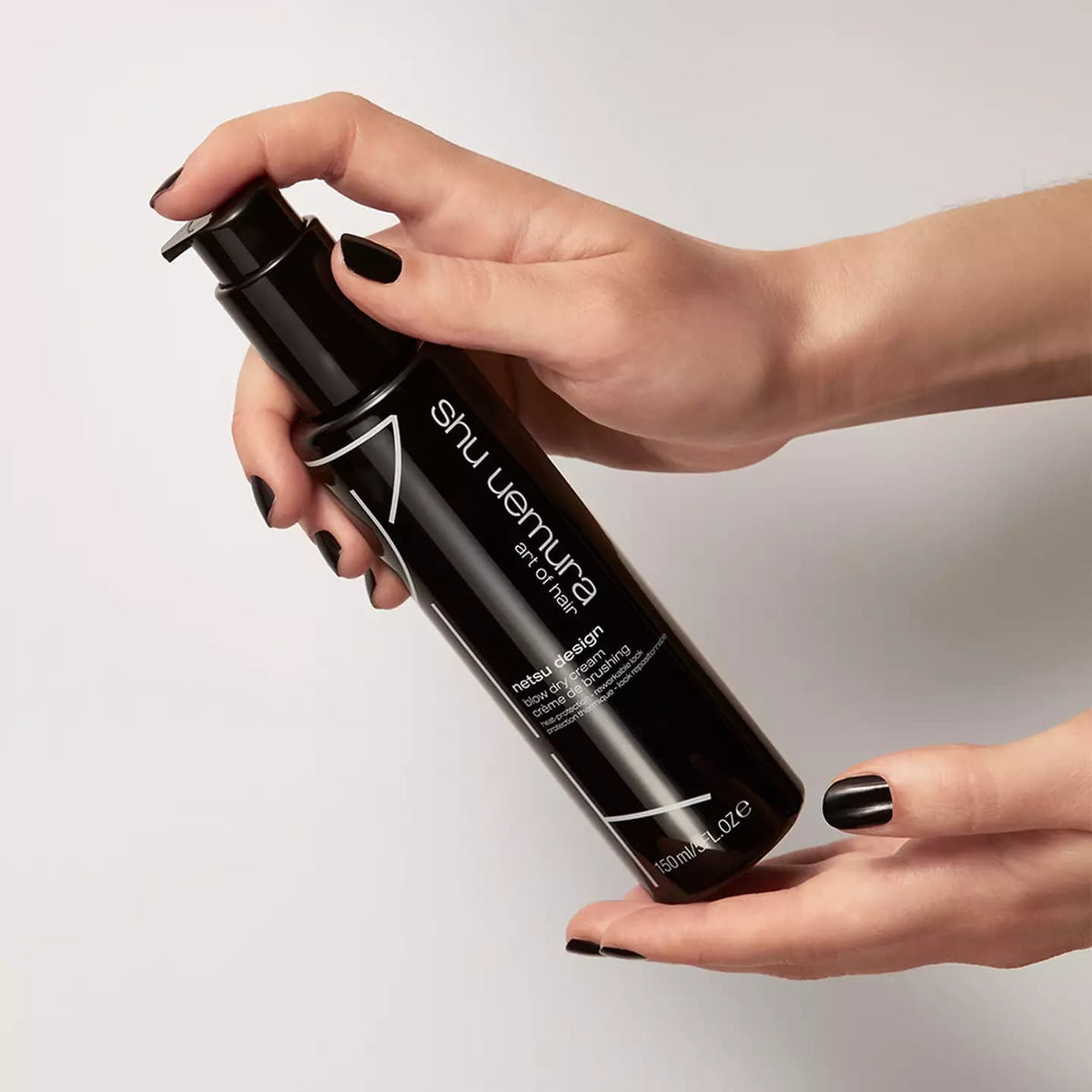 Shu Uemura Netsu Design Blow Dry Cream 150ml για θερμοπροστασία, λείανση και έλεγχο φριζαρίσματος κατά το blow-dry styling.