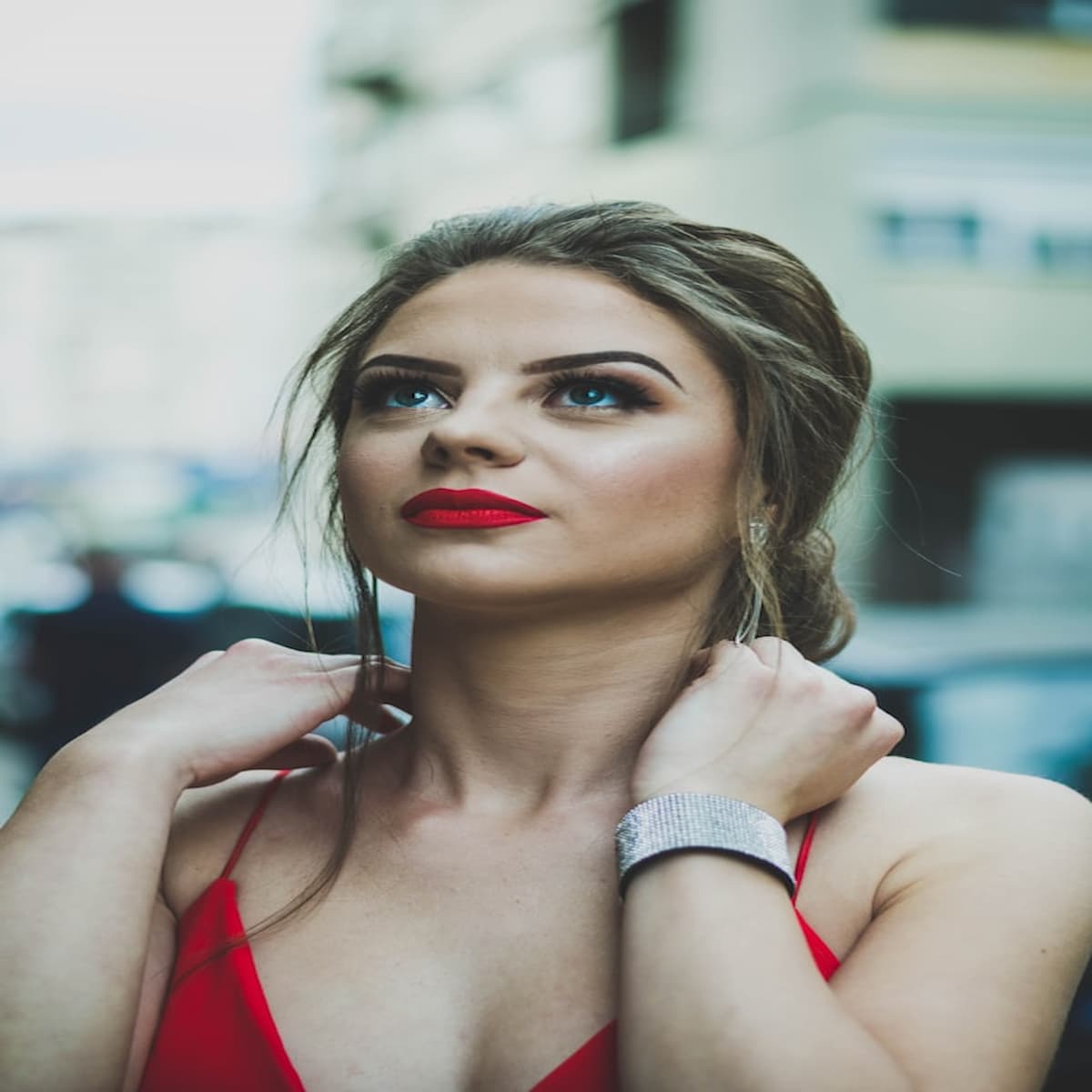 red lipstick ta kalitera kokkina kragion